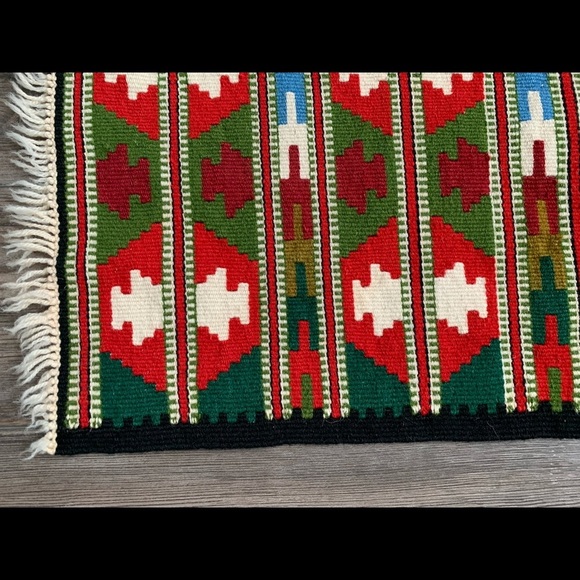 Table Runner - Picture 2 of 4